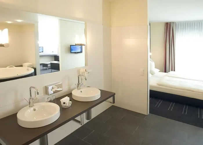 Novina Herzo-base Hotel 4*