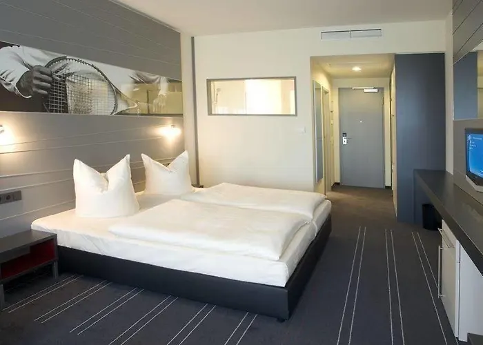 Novina Herzo-base Hotell